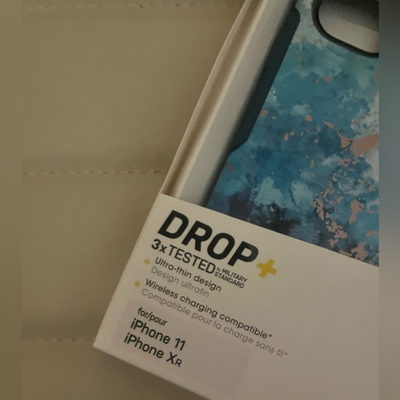 iPhone 11 or XR otterbox case - Picture 3 of 3